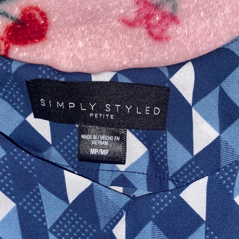 Simply Styled Blue Geometric Ruffle Cami - Picture 2 of 2